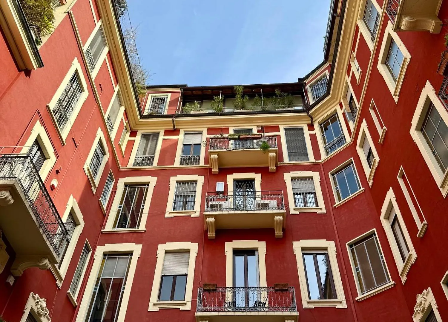 Lr Deluxe Apartments - San Babila Cozy Home Milan Italy