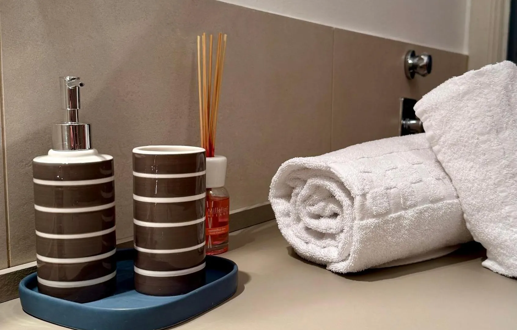 Lr Deluxe Apartments - San Babila Cozy Home Milan