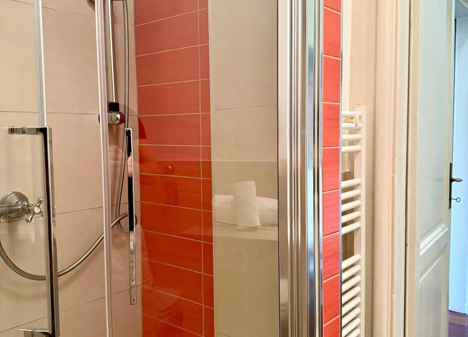Lr Deluxe Apartments - San Babila Cozy Home Milan 0*,  Italy