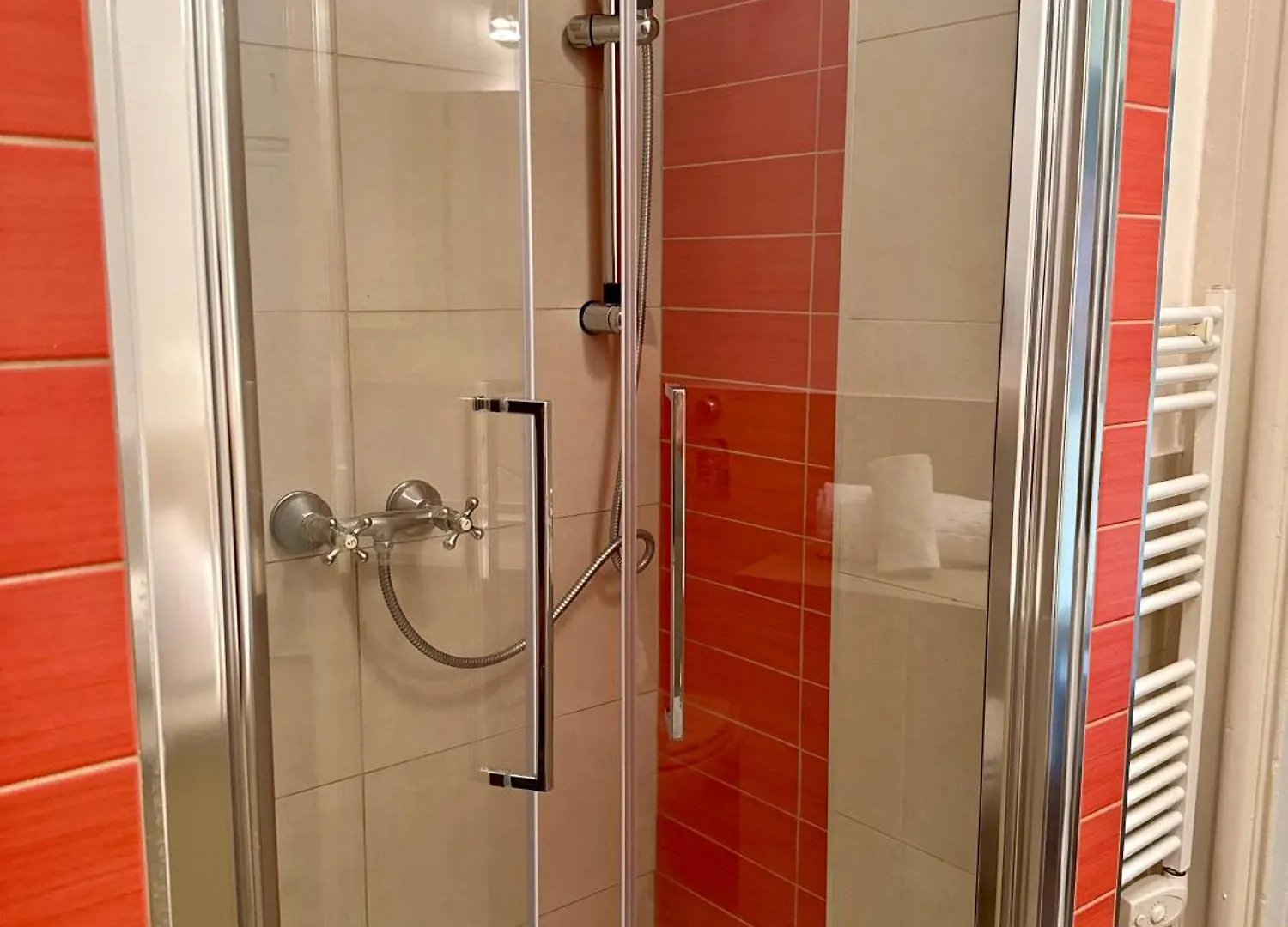 Lr Deluxe Apartments - San Babila Cozy Home Milan