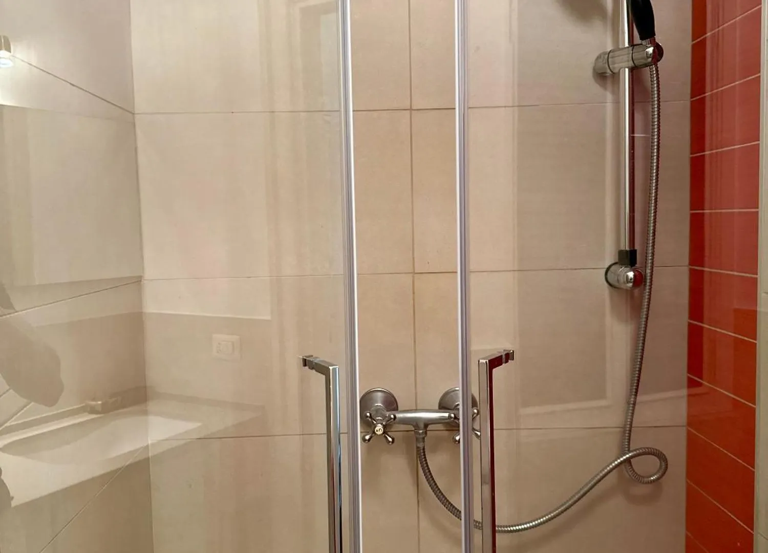 Lr Deluxe Apartments - San Babila Cozy Home Milan 0*,  Italy