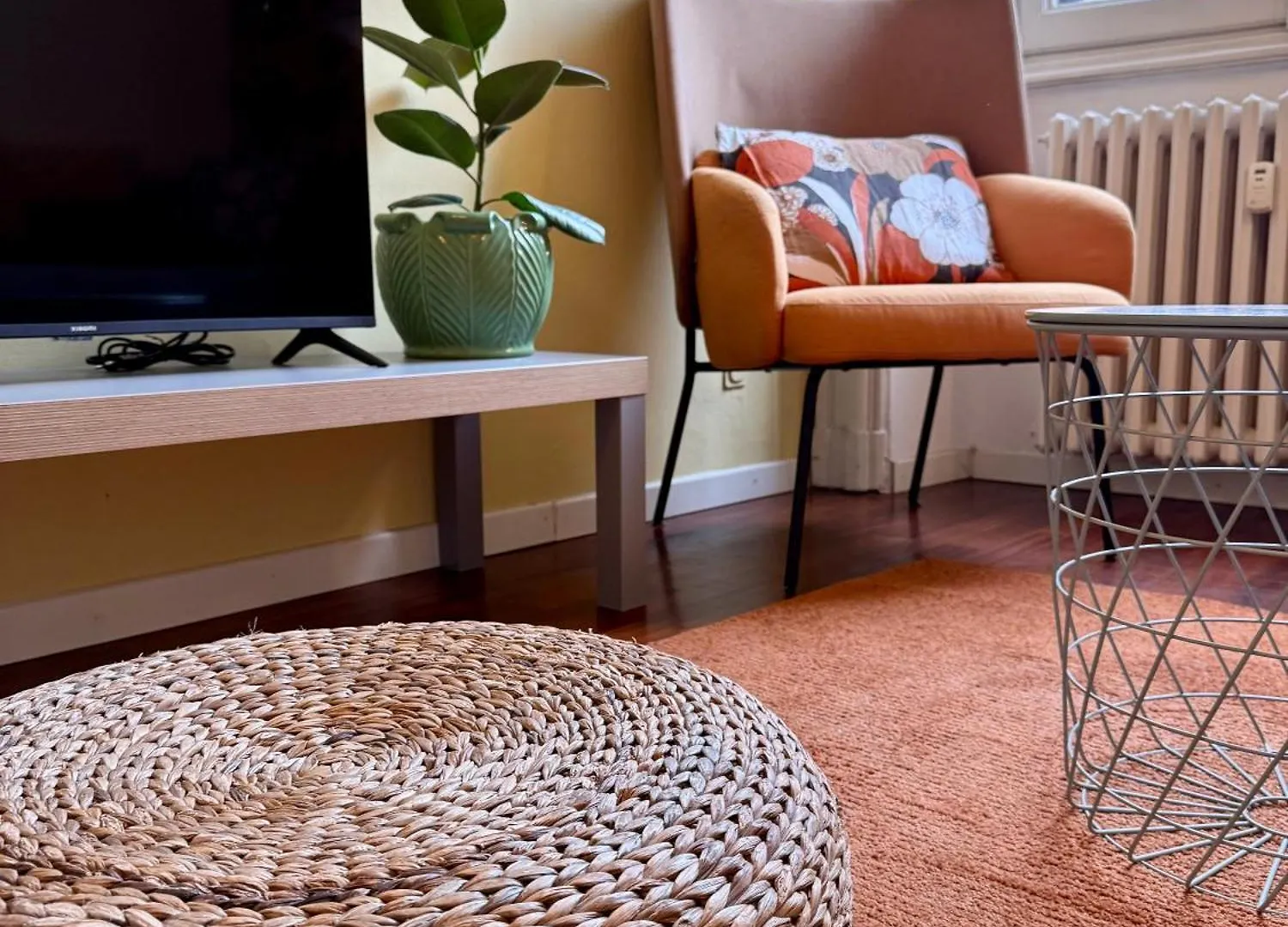Lr Deluxe Apartments - San Babila Cozy Home contacts